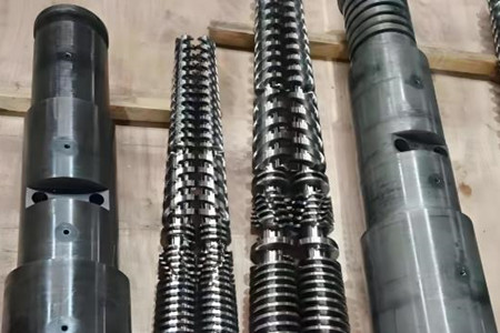 塑料擠出機(jī)機(jī)筒螺桿發(fā)貨前，廠家需要做哪些工作？